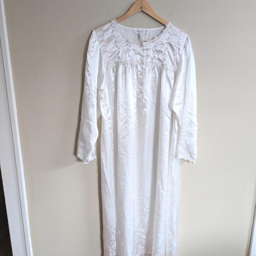 Vintage Oscar de la Renta White Lace Nightgown with floral embroidery size L
